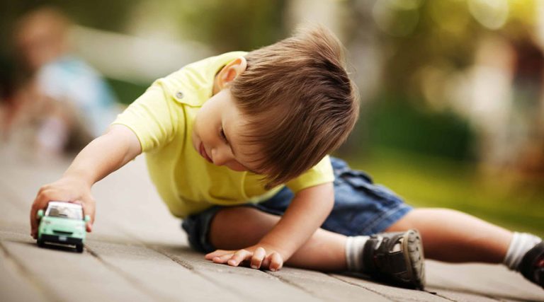 دلایل بازی نکردن کودک با اسباب بازی